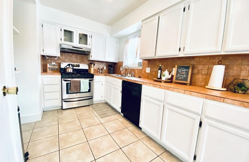 Whitney Ranch House | Beachy themed Home with Hot Tub & Fire Table