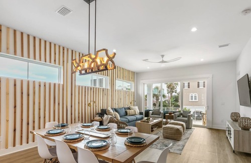 Jacksonville Beach House | Beachy townhouse - only 1 short block to Jax Beach!!!