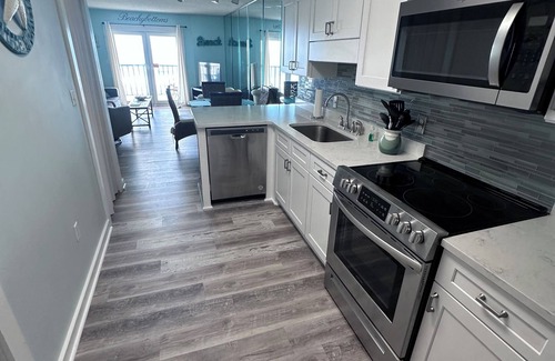Gulf Shores Condo | Beachybottoms! Highly rated Beachfront condo. Booking fall,winter, summer 2025