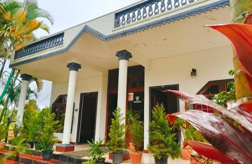 Muttil House | Beacon