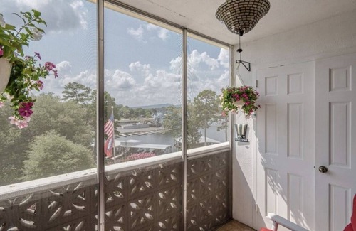 Mid America Condo | Beacon Manor Condo on Beautiful Lake Hamilton