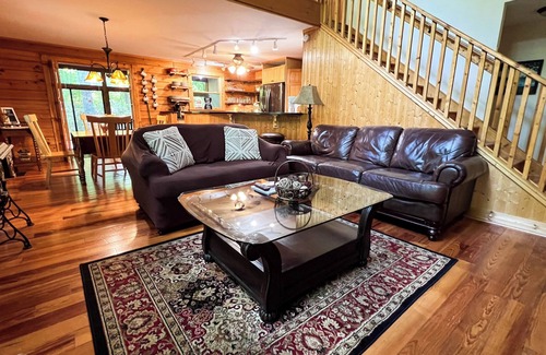 Warm Springs Cabin | Beacon of Light -Minutes to Callaway Gardens. Pet-friendly!
