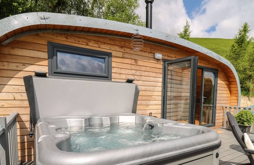 Tirabad Cottage | BEACON VIEW POD, pet friendly, with hot tub in Felindre