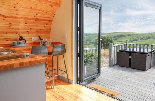 Tirabad Cottage | BEACON VIEW POD, pet friendly, with hot tub in Felindre