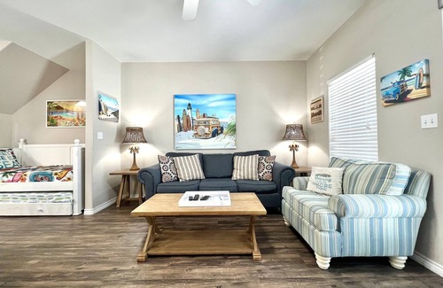 Corpus Christi House | Beacons Pool View 3bed/3bath Townhome