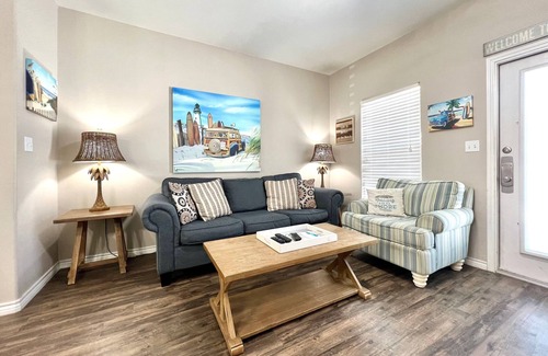 Corpus Christi House | Beacons Pool View 3bed/3bath Townhome