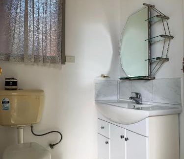 Beaconsfield Hotel | Beaconsfield Lodge Motel