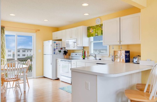 Nags Head House | Beagle By The Sea: Oceanside, Shared Pool, Hot Tub