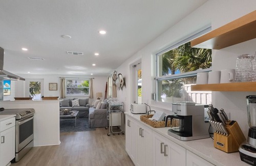 Anna Maria Villa | Bean Pt Bungalow - Private heated pool - half duplex