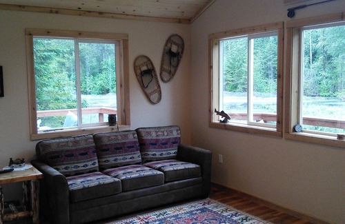 Bear Creek Cabin | Bear and Berry Lodge - The Most Beautiful Spot in Seward!