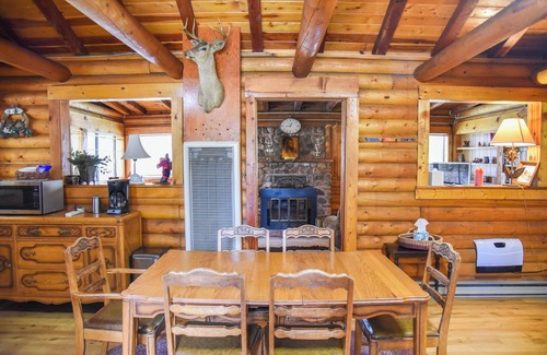 Red River Cabin | Bear Bait Cabin in Upper Valley With High Speed Wifi