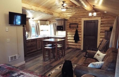 Kila Cabin | Bear Cabin at Cross WM Ranch - AC/Laundry included