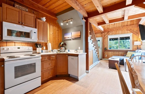 Ucluelet Cabin | Bear Coast | Cabin w/Hot Tub, Patio, & Waterview
