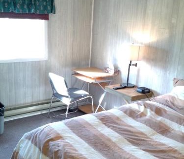 Churchill Hotel | Bear Country Inn