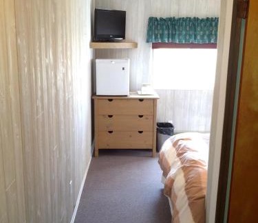 Churchill Hotel | Bear Country Inn