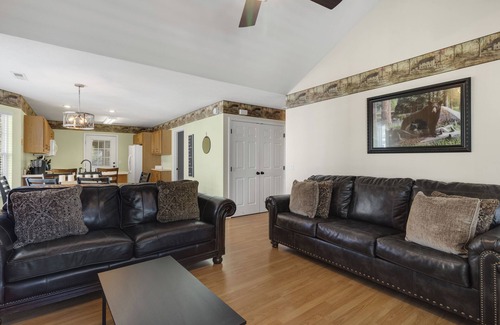 Pigeon Forge House | Bear Creek Bungalow w/Arcade Game, Hot tub ,Swing, Screened-In Porch, & 2 Kings