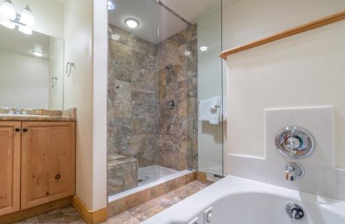 Mountain Village Hotel | Bear Creek Lodge 301C Hotel Room