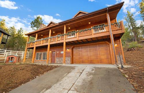 Upper Moonridge House | Bear Creek Lodge- Incredible Log Cabin Chalet- Hot Tub- Games- Wet Bar- Pets Ok