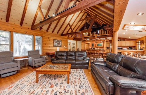 North Glade Hills House | Bear Creek Lodge: Lakefront, Dogs Welcome, Private Dock, Pool Table!