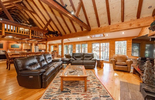 North Glade Hills House | Bear Creek Lodge: Lakefront, Dogs Welcome, Private Dock, Pool Table!