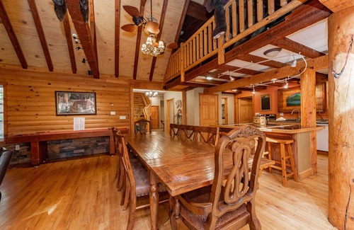 North Glade Hills House | Bear Creek Lodge: Lakefront, Dogs Welcome, Private Dock, Pool Table!