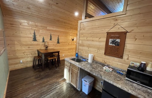 Thompson Falls Cabin | Bear Creek Resort, Cabin Suite (end unit 1 king) JACUZZI BATHTUB SUITE, Cabin Suite (end unit 1 king