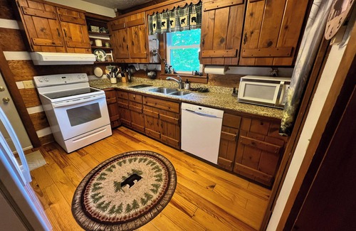 Jefferson Cabin | Bear Creek Ridge Available Labor Day Weekend!