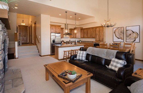 Bear Crossing House | Bear Crossing Cabin at Winter Park - With Hot Tub & Views!