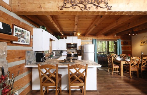 Gatlinburg - Pigeon Forge Cabin | Bear Crossing | Hot Tub, Pool Table & Near Gatlinburg