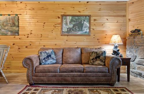 Chalet Village Apartment | Bear Cub Retreat