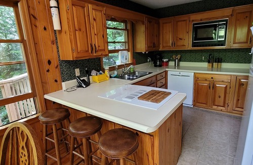 Scaly Mountain House | Bear Gone Fishing- Perfect Fall Getaway! Mins to Highlands