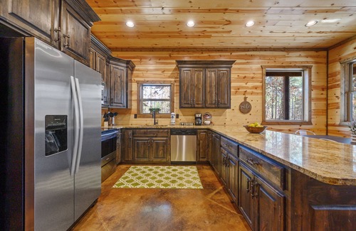 Hochatown Cabin | Bear Hill Lodge: 4 BR + Loft Game Room, 4.5 Bath, Sleeps 15