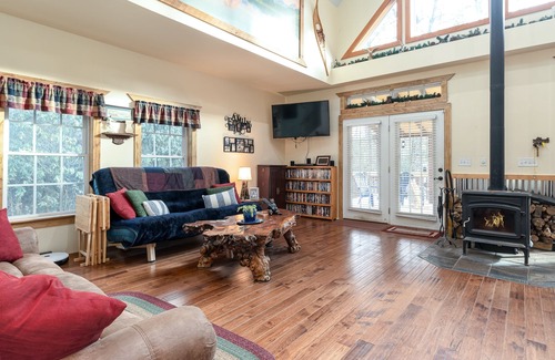 Cedar Mountain Cabin | BEAR HOLLOW A COZY MOUNTAIN CABIN