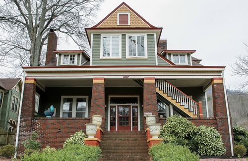St. Elmo Improvement League Apartment | Bear House 1890, Workman Wing, Upgraded Detailed Amenities, Walk to Cafes, Shops