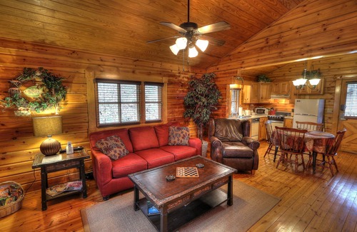 Sevierville Cabin | Bear Hugs #23 - Charming & Clean Log Cabin!
