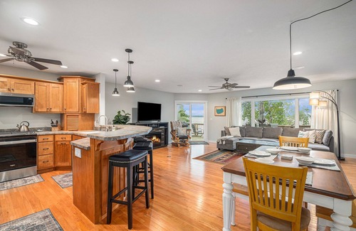 Bear Lake House | Bear Lake Bliss - 3bd/2ba overlooking Bear Lake w/private dock