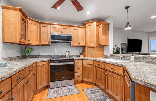 Bear Lake House | Bear Lake Bliss - 3bd/2ba overlooking Bear Lake w/private dock