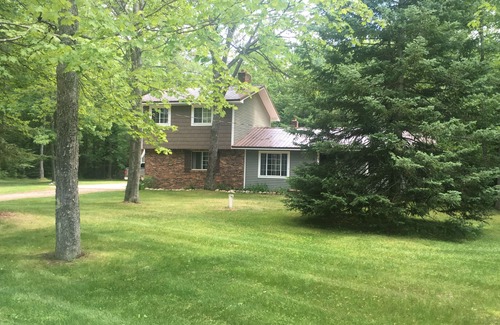 Kalkaska Villa | Bear Lake get away near Kalaskla MI