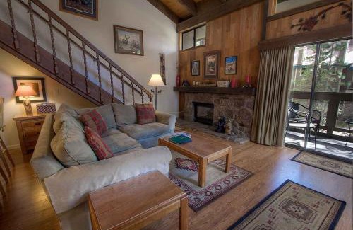 South Lake Tahoe Apartment | Bear Lake Hideaway condo