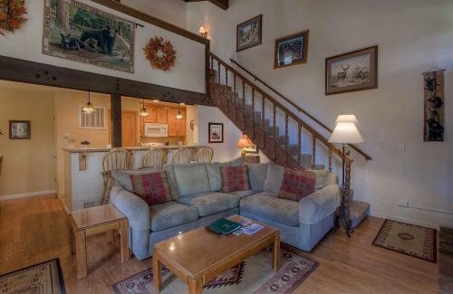 South Lake Tahoe Apartment | Bear Lake Hideaway condo