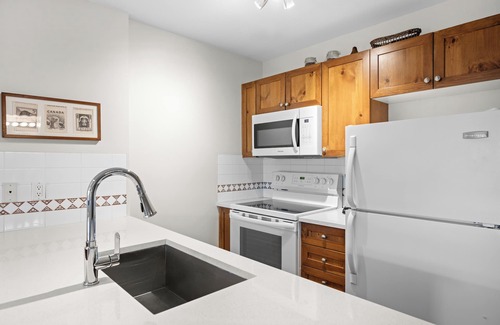 Whistler Village Condo | Bear Lodge One Bedroom by MVA