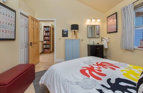 Bear Creek Bed & Breakfast | Bear Mountain Room at Bell In The Woods B&B (Full/Second Floor)Max 2ppl