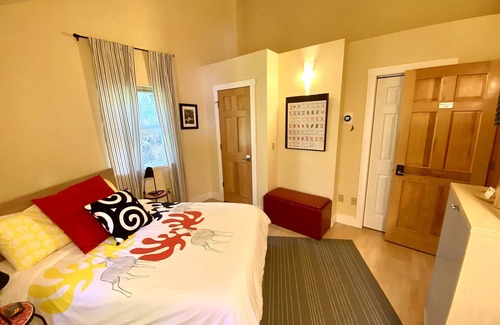 Bear Creek Bed & Breakfast | Bear Mountain Room at Bell In The Woods B&B (Full/Second Floor)Max 2ppl