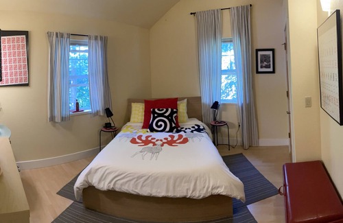 Bear Creek Bed & Breakfast | Bear Mountain Room at Bell In The Woods B&B (Full/Second Floor)Max 2ppl