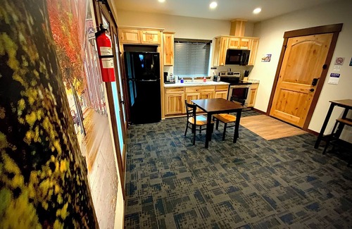 Grants Pass House | Bear Mountain -Suite 4