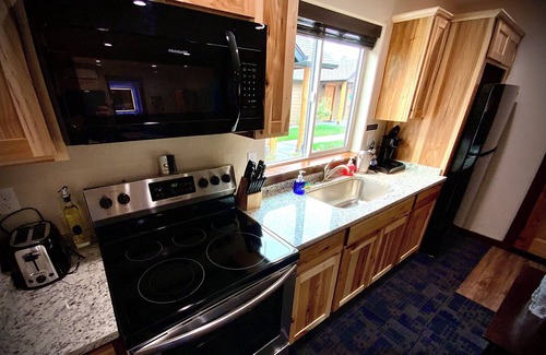 Grants Pass House | Bear Mountain -Suite 8