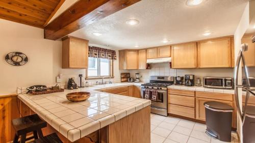 Upper Moonridge House | Bear Mt. Retreat