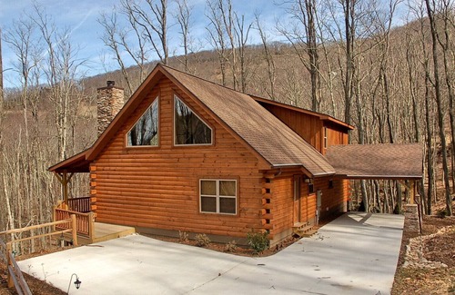 Maggie Valley House | Bear Necessities in Gated Smoky Mtn. Retreat Community