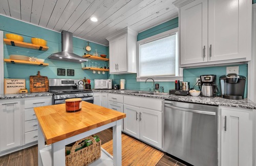 East Riverside House | Bear Necessities
