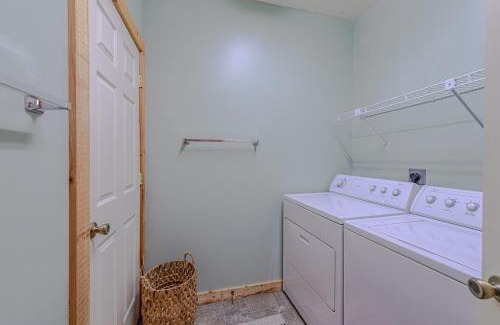 Seven Devils House | Bear Pause Cabin 3 BR/3BA Amazing view of the Lake